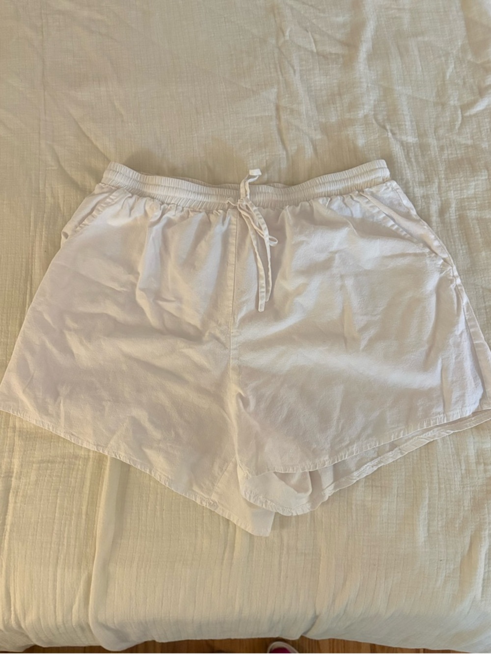 Basic white shorts